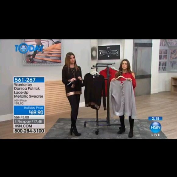 SWEATER DANICA PATRICK WARRIOR LACE-UP SILVER  Retail: $79.00 Medium NWT - Picture 3 of 10